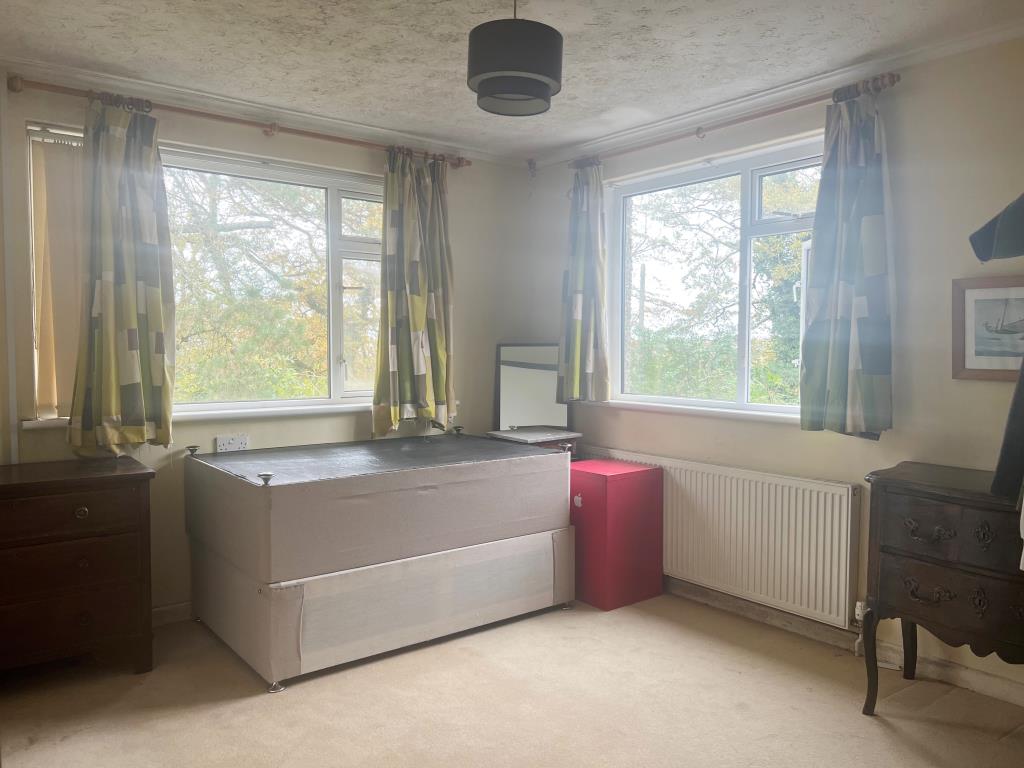 Lot: 89 - DETACHED DORMER BUNGALOW WITH GARDENS AND GARAGE FOR IMPROVEMENT -
